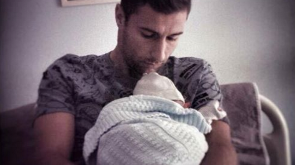 Lorik Cana (FC Nantes) papa : Le footballeur présente son premier enfant