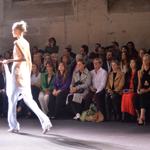 Emily Marant, Jada Pinkett Smith et Eva Cavalli au premier rang du défilé Vionnet (collection printemps-été 2016) au Couvent des Cordeliers. Paris, le 30 septembre 2015.