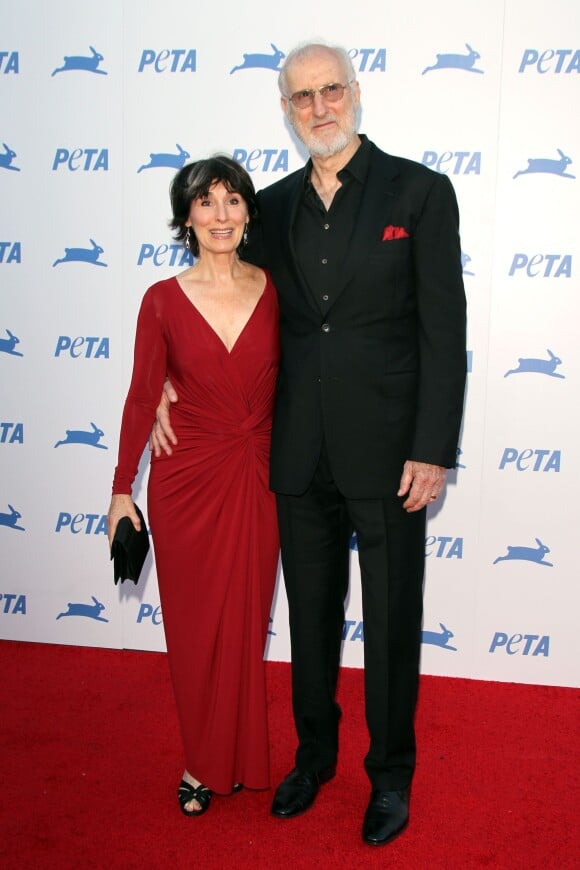 Anna Stuart et James Cromwell - Soirée de gala du 35ème anniversaire de la PETA à Los Angeles, le 30 septembre 2015.