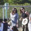 Miranda Kerr et son fils Flynn lors d'une sortie en famille le 30 septembre 2015 par une belle journée à Malibu