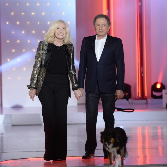 Michèle Torr, Michel Drucker et sa chienne Isia - Enregistrement de l'émission "Vivement Dimanche" à Paris le 27 mai 2015 et qui sera diffusée le 21 juin 2015. Invité principal Michèle Torr