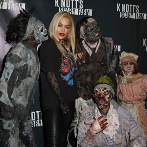 Rita Ora - People lors de la présentation de "Knott's Scary Farm Black" à Buena Park, Los Angeles, le 1er octobre 2015.