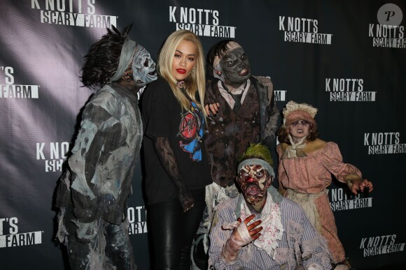 Rita Ora - People lors de la présentation de "Knott's Scary Farm Black" à Buena Park, Los Angeles, le 1er octobre 2015.