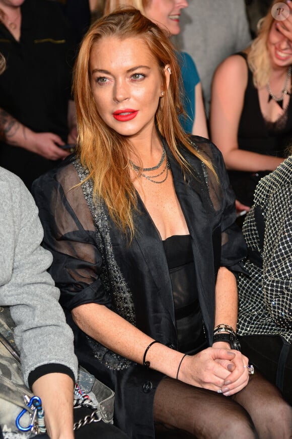 Lindsay Lohan au défilé de mode Gareth Pugh SS16 au BFC Space à Londres, le 19 septembre 2015