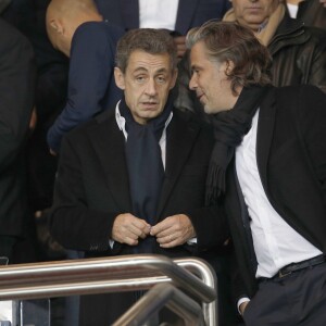 Nicolas Sarkozy et Vincent Labrune au Parc des Princes lors du match entre le Paris Saint-Germain et l'Olympique de Marseille, le 4 octobre 2015