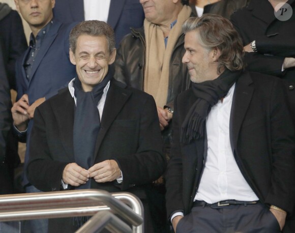 Nicolas Sarkozy et Vincent Labrune au Parc des Princes lors du match entre le Paris Saint-Germain et l'Olympique de Marseille, le 4 octobre 2015