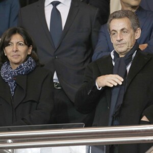 Anne Hidalgo et Nicolas Sarkozy au Parc des Princes lors du match entre le Paris Saint-Germain et l'Olympique de Marseille, le 4 octobre 2015