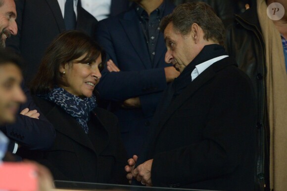Nicolas Sarkozy et Anne Hidalgo au Parc des Princes lors du match entre le Paris Saint-Germain et l'Olympique de Marseille, le 4 octobre 2015
