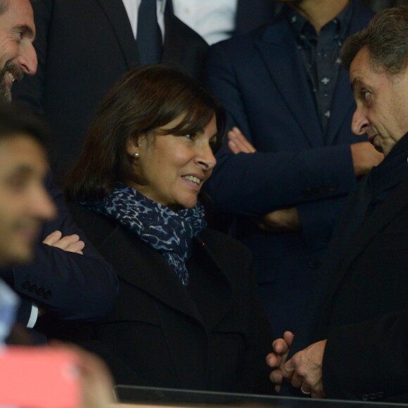 Nicolas Sarkozy et Anne Hidalgo au Parc des Princes lors du match entre le Paris Saint-Germain et l'Olympique de Marseille, le 4 octobre 2015