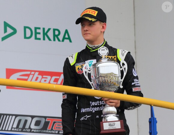 Mick Schumacher sacré 'Meilleur Rookie' lors du lancement de la saison de F4 sur la Etropolis-Motorsport Arena d'Oschersleben, le 25 avril 2015