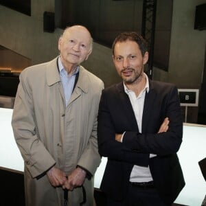 Gilles Jacob et Marc-Olivier Fogiel assistent au défilé agnès b. (collection printemps-été 2016) au Palais de Tokyo. Paris, le 6 octobre 2015.