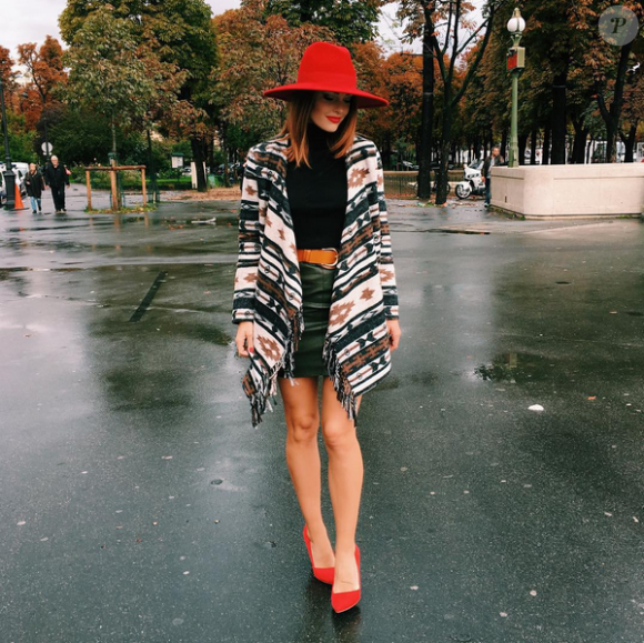 De passage à Paris pour la Fashion Week, Caroline Receveur, entièrement habillée en New Look, y participe avec style !