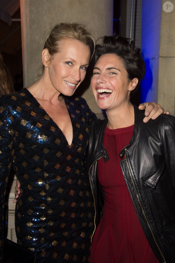 Estelle Lefébure et Alessandra Sublet assistent à la soirée des 30 ans de l'édition américaine du magazine Elle et des 70 ans d'Elle France à l'Ambassade des États-Unis. Paris, le 6 octobre 2015.