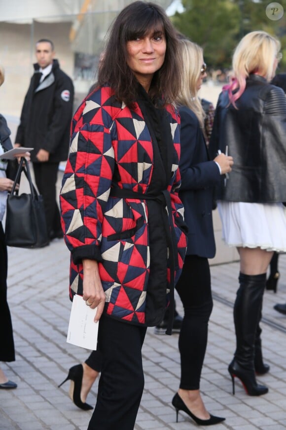 Emmanuelle Alt arrive à la Fondation Louis Vuitton pour assister au défilé Louis Vuitton (collection printemps-été 2016) Paris, le 7 octobre 2015.