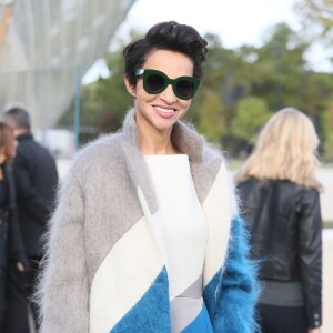 Farida Khelfa arrive à la Fondation Louis Vuitton pour assister au défilé Louis Vuitton (collection printemps-été 2016) Paris, le 7 octobre 2015.