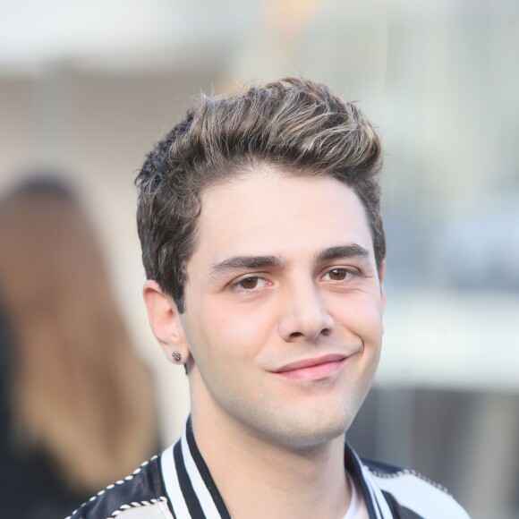 Xavier Dolan arrive à la Fondation Louis Vuitton pour assister au défilé Louis Vuitton (collection printemps-été 2016) Paris, le 7 octobre 2015.