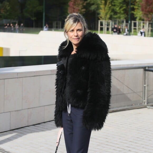 Marina Foïs à l'issue du défilé Louis Vuitton (collection prêt-à-porter printemps-été 2016) à la Fondation Louis Vuitton. Paris, le 7 octobre 2015.