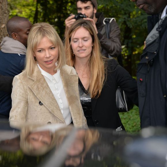 Michelle Williams à l'issue du défilé Louis Vuitton (collection prêt-à-porter printemps-été 2016) à la Fondation Louis Vuitton. Paris, le 7 octobre 2015.