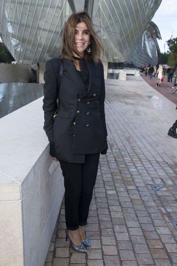 Carine Roitfeld arrive à la Fondation Louis Vuitton pour assister au défilé Louis Vuitton (collection printemps-été 2016) Paris, le 7 octobre 2015.