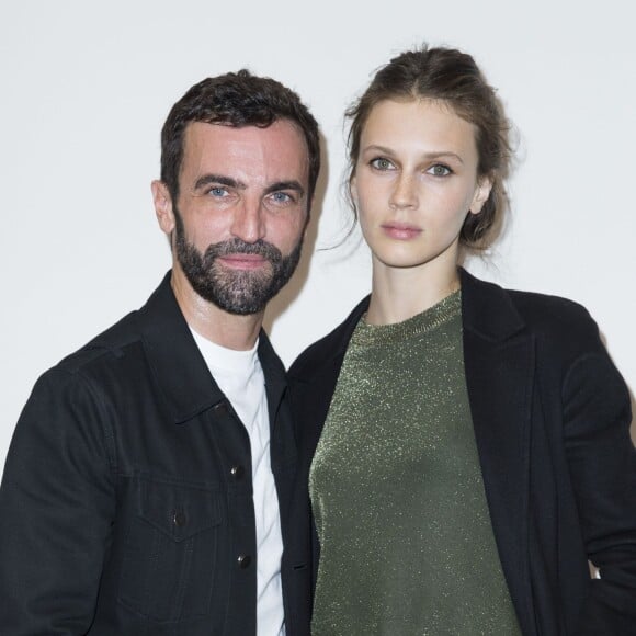 Nicolas Ghesquière et Marine Vacth dans les coulisses du défilé Louis Vuitton (collection printemps-été 2016) à la Fondation Louis Vuitton. Paris, le 7 octobre 2015.