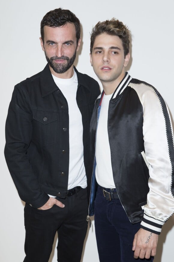 Nicolas Ghesquière et Xavier Dolan dans les coulisses du défilé Louis Vuitton (collection printemps-été 2016) à la Fondation Louis Vuitton. Paris, le 7 octobre 2015.