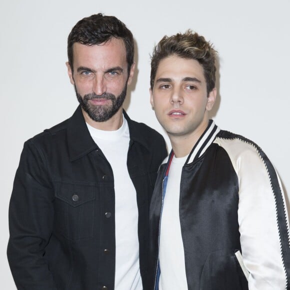 Nicolas Ghesquière et Xavier Dolan dans les coulisses du défilé Louis Vuitton (collection printemps-été 2016) à la Fondation Louis Vuitton. Paris, le 7 octobre 2015.