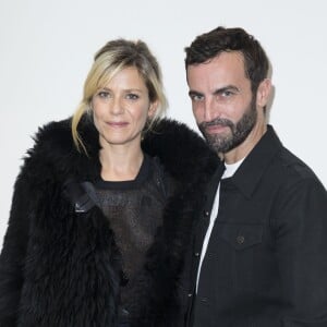 Marina Foïs et Nicolas Ghesquière dans les coulisses du défilé Louis Vuitton (collection printemps-été 2016) à la Fondation Louis Vuitton. Paris, le 7 octobre 2015.