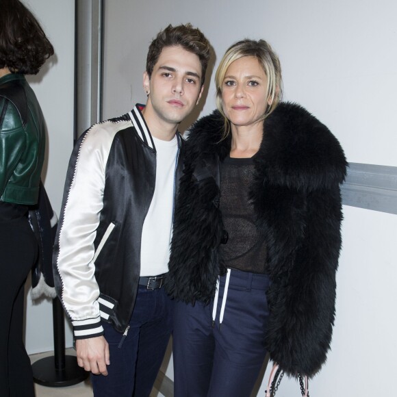 Xavier Nolan et Marina Foïs dans les coulisses du défilé Louis Vuitton (collection printemps-été 2016) à la Fondation Louis Vuitton. Paris, le 7 octobre 2015.