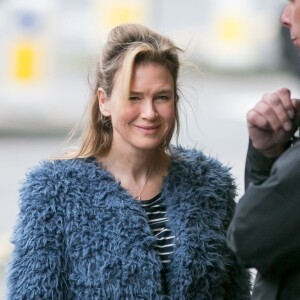 Renée Zellweger enceinte sur le tournage de Bridget Jones's Baby (Bridget Jones 3), à Woolwich, Londres, le 7 octobre 2015.