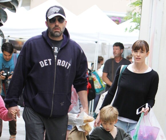 Ben Affleck et Jennifer Garner font du shopping avec leurs enfants à Los Angeles le 14 Juin 2015