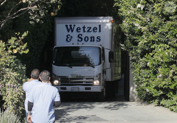 Des camions de déménagement devant le domicile de Jennifer Garner et Ben Affleck à Pacific Palisades, le 21 juin 2015.