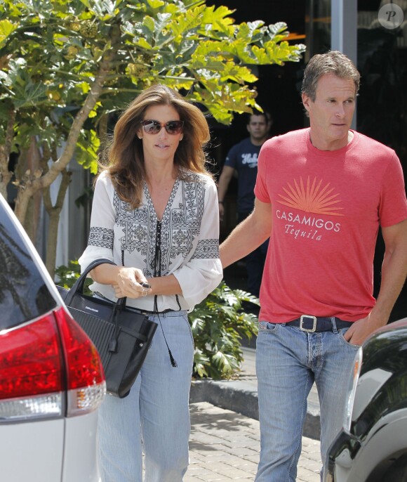 Cindy Crawford et son mari Rande Gerber font du shopping à Malibu, le 1er mai 2015