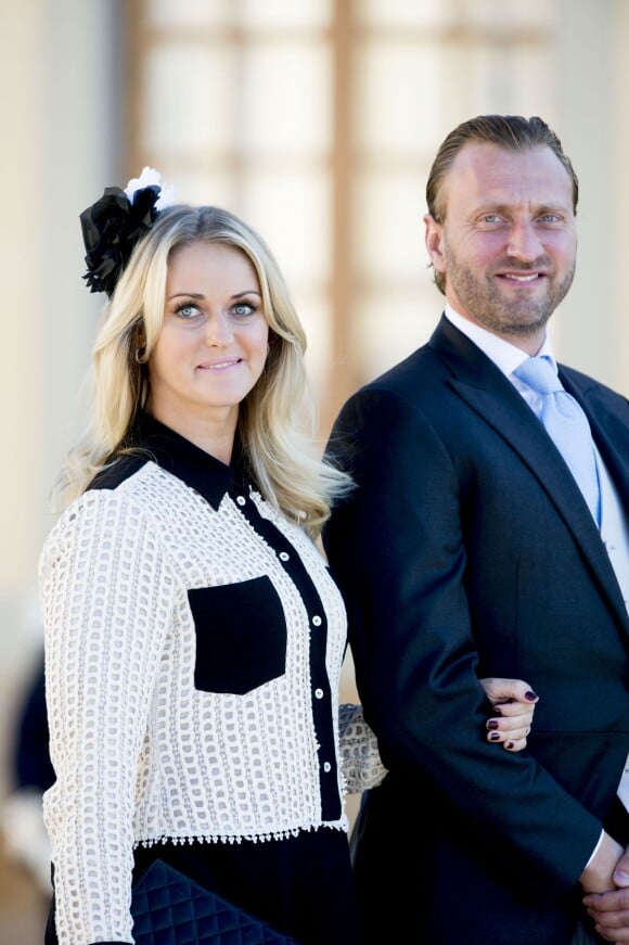 Lovisa de Geer et Niklas Bolle - Arrivées au baptême du prince Nicolas de Suède à la chapelle du palais Drottningholm à Stockholm, le 11 octobre 2015