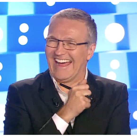 Marina Kaye remet Yann Moix à sa place dans l'émission On n'est pas couché sur France 2, le 3 octobre 2015. Ce qui fait beaucoup rire Laurent Ruquier.