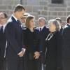 Le roi Felipe VI et la reine Letizia d'Espagne avec la princesse Anne d'Orléans aux obsèques de son mari l'infant Carlos, prince de Bourbon-Siciles et duc de Calabre, cousin germain de Juan Carlos Ier, le 8 octobre 2015 au monastère de l'Escurial au nord de Madrid.
