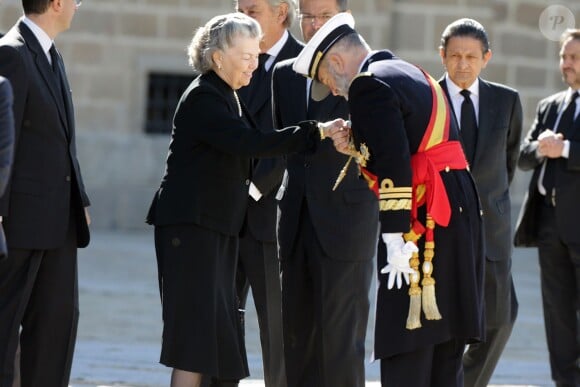 La princesse Anne d'Orléans et sa famille aux obsèques de son mari l'infant Carlos, prince de Bourbon-Siciles et duc de Calabre, cousin germain de Juan Carlos Ier, le 8 octobre 2015 au monastère de l'Escurial au nord de Madrid.