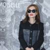 Isabelle Huppert - Photocall lors du vernissage de l'exposition "Mademoiselle Privé" à la Galerie Saatchi à Londres, le 12 octobre 2015.