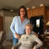 Caitlyn Jenner et sa mère Esther qui s'est récemment cassé les deux hanches / photo postée sur Twitter