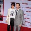 Guy Pearce (R) et sa femme Kate Mestitz - Premiere du film "Iron Man 3" a Los Angeles. Le 24 avril 2013