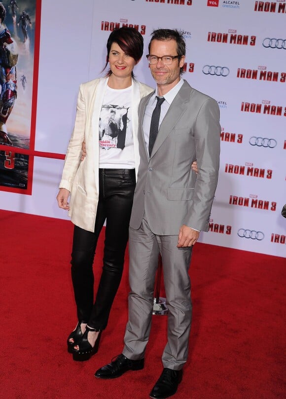 Guy Pearce (R) et sa femme Kate Mestitz - Premiere du film "Iron Man 3" a Los Angeles. Le 24 avril 2013