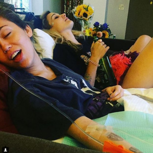 Miley Cyrus fait une cure de vitamine / photo postée sur le compte Instagram de la chanteuse.