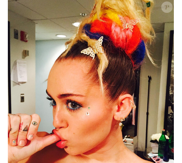 Miley Cyrus était invitée sur le plateau du Saturday Night Live / photo postée sur le compte Instagram de la chanteuse.