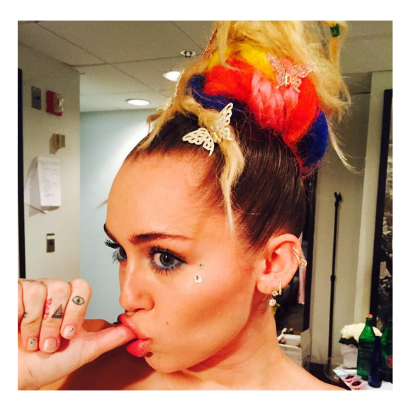 Miley Cyrus était invitée sur le plateau du Saturday Night Live / photo postée sur le compte Instagram de la chanteuse.