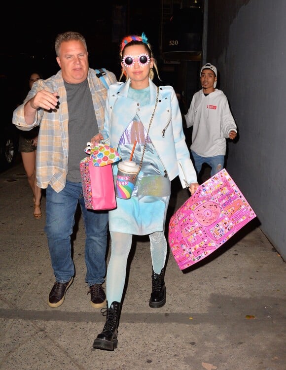 Miley Cyrus se promène dans les rues de New York, le 30 septembre 2015.