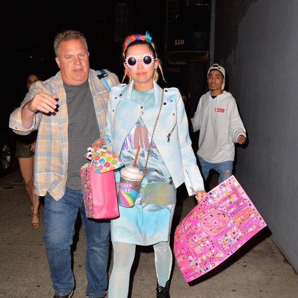 Miley Cyrus se promène dans les rues de New York, le 30 septembre 2015.