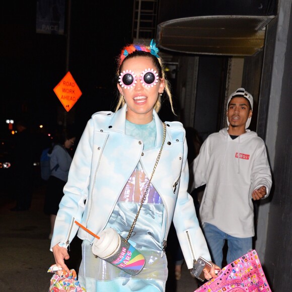 Miley Cyrus se promène dans les rues de New York, le 30 septembre 2015.