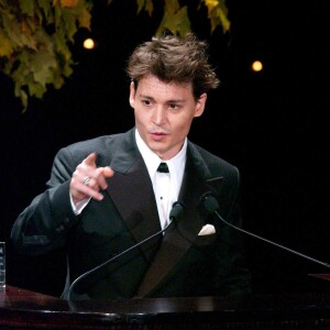 Johnny Depp accepts his Lee Strasberg Artistic Achievement Award during -That's Entertainment-, the Actors Fund of America Gala, held at the Waldorf Astoria hotel in New York, on Saturday, October 30, 2004. Photo by Nicolas Khayat/ABACA31/10/2004 -