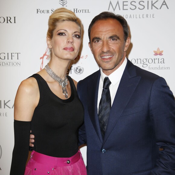 Nikos Aliagas et sa compagne Tina Grigoriou - Photocall au Dîner du Global Gift Gala au profit de L'Unicef France Frimousses de Créateurs, de The Global Gift Foundation et The Eva Longoria Foundation, organisé au Four Seasons Hôtel George V à Paris, le 25 mai 2015.