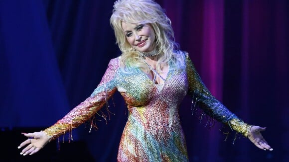 Dolly Parton atteinte d'un cancer ? Elle a bien été opérée...