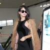 Selena Gomez arrive à l'aéroport LAX de Los Angeles. Le 15 octobre 2015